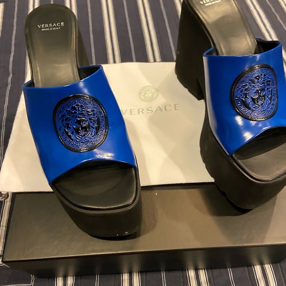 Versace sandals - Picture 3 of 5
